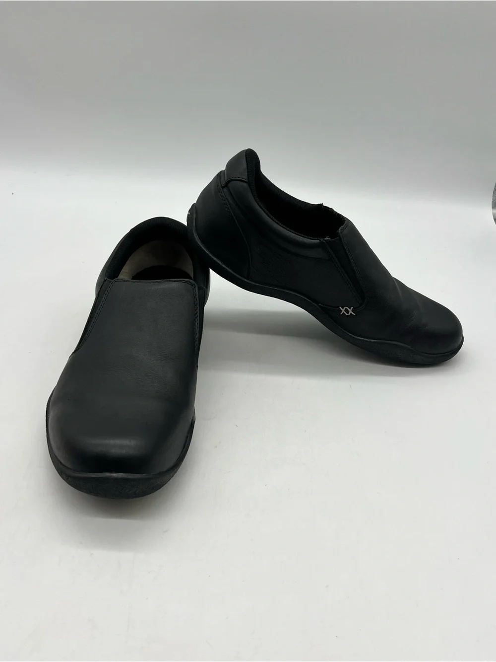 Kuru Kivi II Mens 10.5 Black Leather Slip On Loafers Wide Comfort Walking Shoes